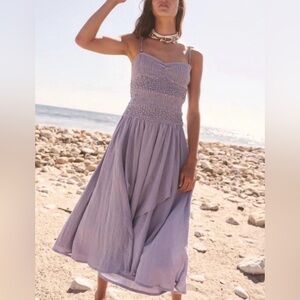 Free people Sparkling Drop Waist Moment
Smocked Midi Dress in periwinkle